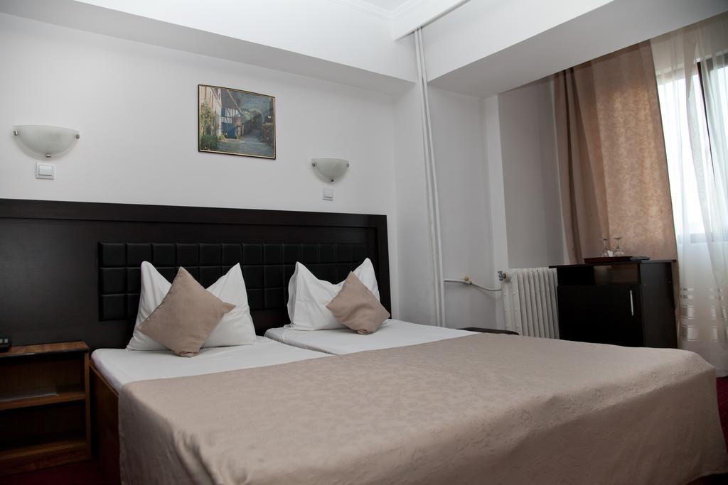 Hotel Metropol Piteşti Quarto foto